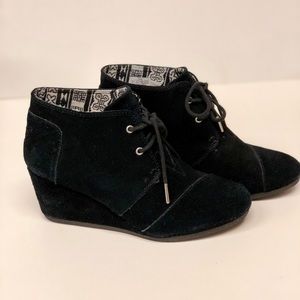 Toms Black Wedge Boots Sz 8.5